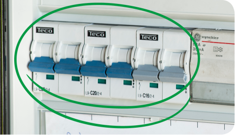 Schakelt de automaat/zekering weer uit?