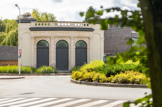 Parkdomein Den Brandt 2 elektriciteitscabine in het groen