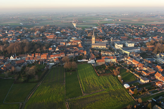 Warmtenet Roeselare : een luchtfoto van de gemeente Hooglede