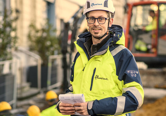 Sociale impact Fluvius medewerker op werfbezoek