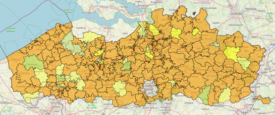 Kaart van Vlaanderen met kleurzones die de aansluitingsmogelijkheden voor hoge en zeer hoge elektriciteitsvermogens per stroomgebied tonen, rekening houdend met verwachte netcongestie.