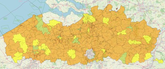 Kaart van Vlaanderen met kleurzones die de aansluitingsmogelijkheden voor hoge en zeer hoge elektriciteitsvermogens per stroomgebied tonen, rekening houdend met verwachte netcongestie.