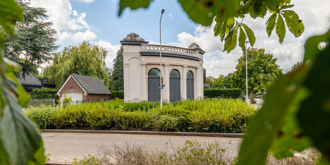 elektriciteitscabine in beaux-artsstijl